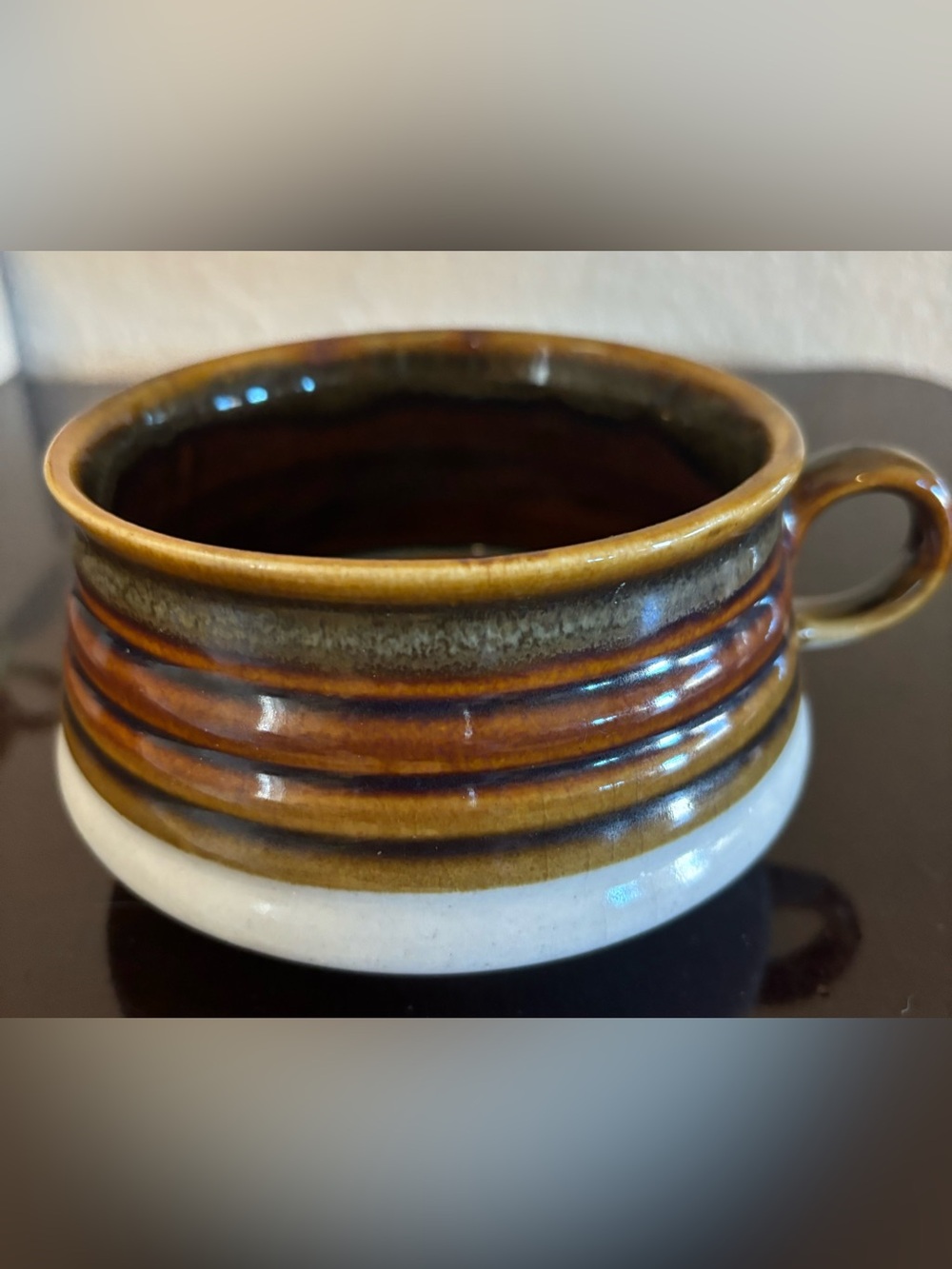Set of 4 vintage, 16 oz, drip glaze pottery mugs w/ a rippled design pre-owned - Picture 4 of 8